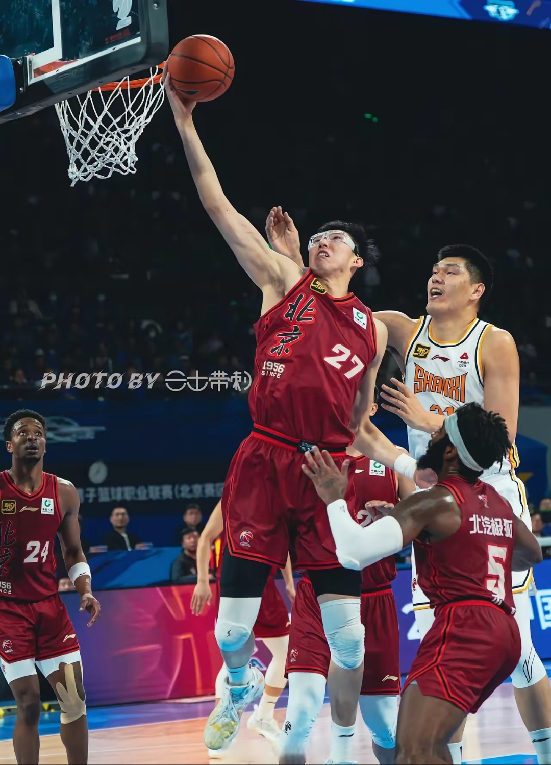 乐鱼娱乐 -包含欧联倒计时，深圳男篮赛后远射贴柱，细节引发关注，气氛紧张，临场指挥获称赞的词条